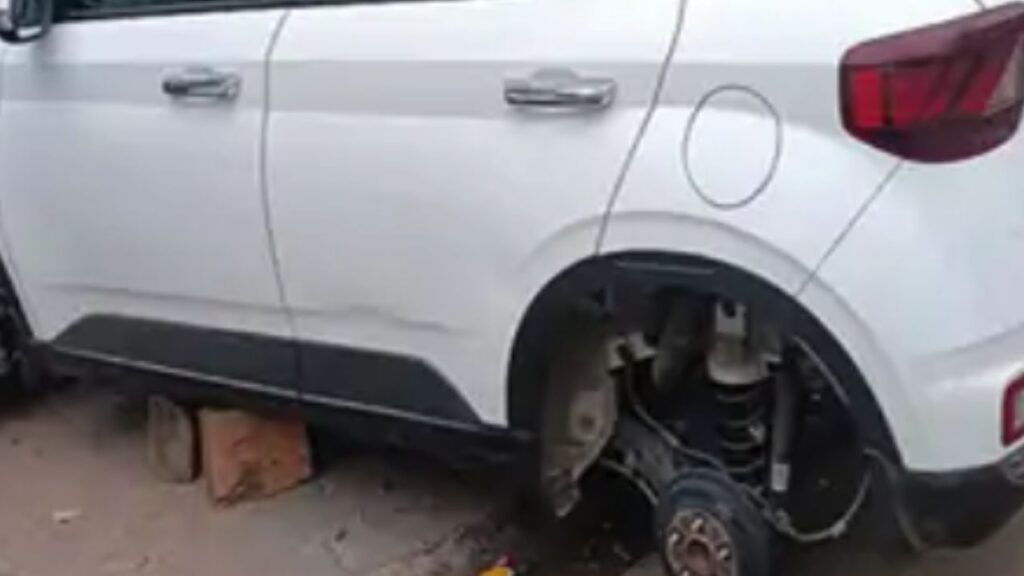 Chandigarh car tyre stolen