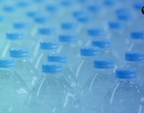 Bottled water is dangerous! 2.4 lakh plastic particles were found in one litre