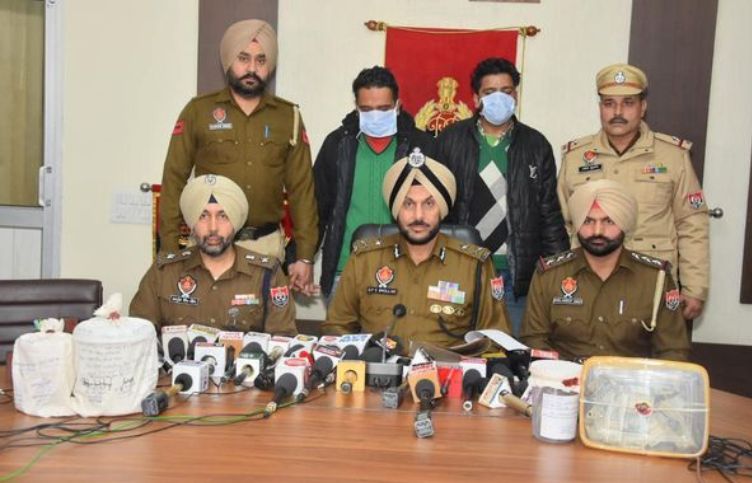 Success to Amritsar Police, 5.25 Lakh Rs. 5 drug smugglers arrested with drug money