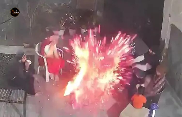 Bomb blast in Amritsar on the occasion of Lohri: The family escaped unharmed, everyone's clothes were burnt; The fire was extinguished by adding sand