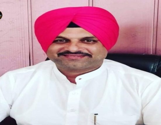 The sarpanch who was cutting in the salon was shot dead