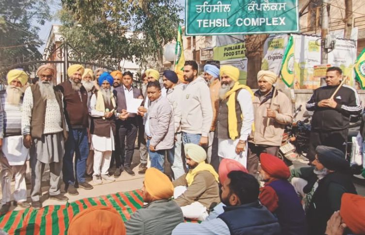 Protest for the implementation of pro-farmer agriculture policy in Punjab and for other farmers' demands in derabasi in mohali