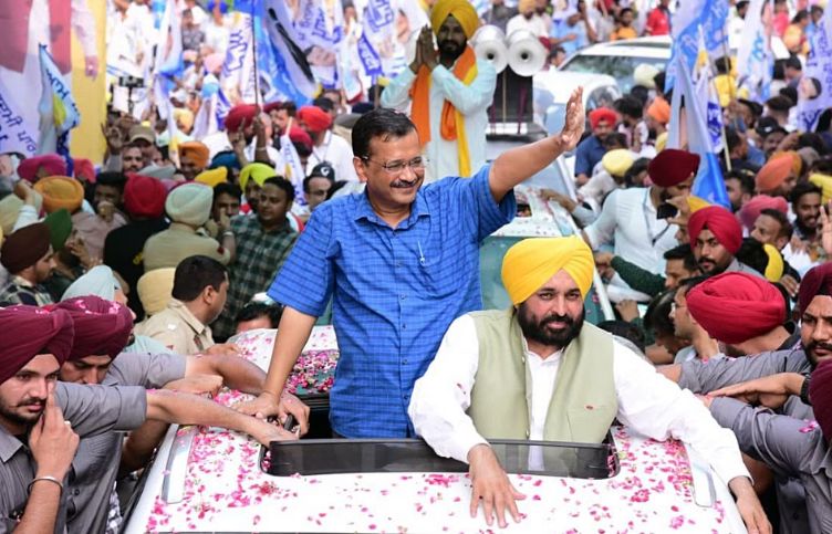 AAP's new strategy for Lok Sabha elections, preparations to field ministers in 5 seats