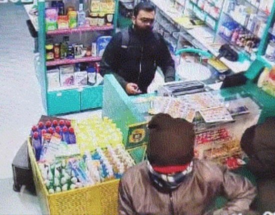 An employee of a pharmacy store was robbed in Ludhiana, escaped with thousands of cash...