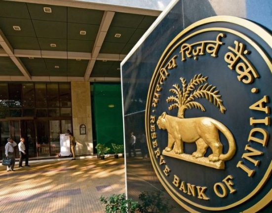 Loan won't be expensive, your EMI won't go up: RBI keeps repo rate at 6.5%