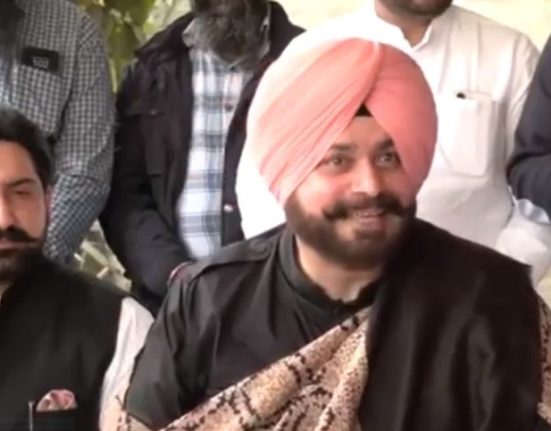 Navjot Sidhu, who ruled in favor of farmers, targeted the Center and the Punjab government