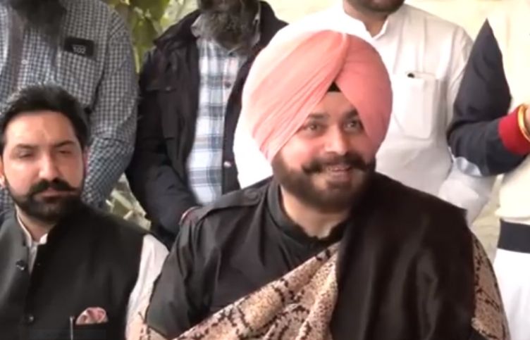 Navjot Sidhu, who ruled in favor of farmers, targeted the Center and the Punjab government
