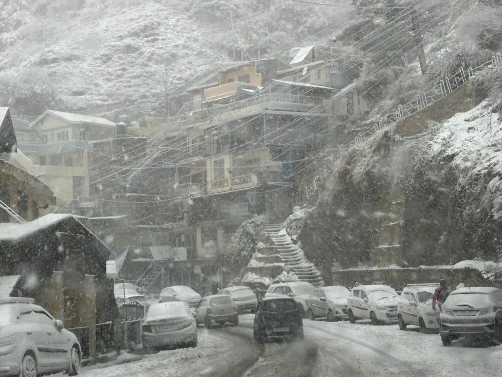 Khalas tv, Exclusive Photos, Heavy snowfall, Himachal Pradesh, Himachal Heavy snowfall , Khalas tv photos, punjab, india, weather updates, ਹਿਮਾਚਲ ਪ੍ਰਦੇਸ਼ ਵਿੱਚ ਬਰਫਵਾਰੀ, हिमाचल प्रदेश में बर्फबारी