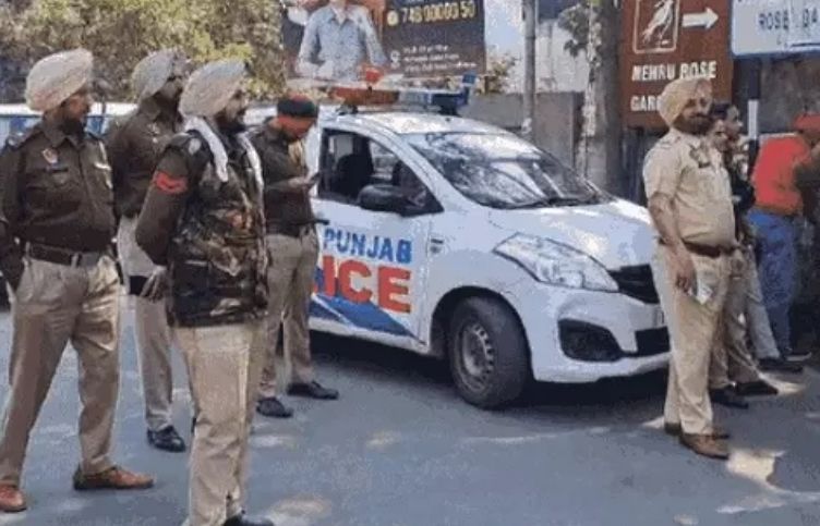 Ludhiana MP Bittu detained, heavy police force deployed outside the house