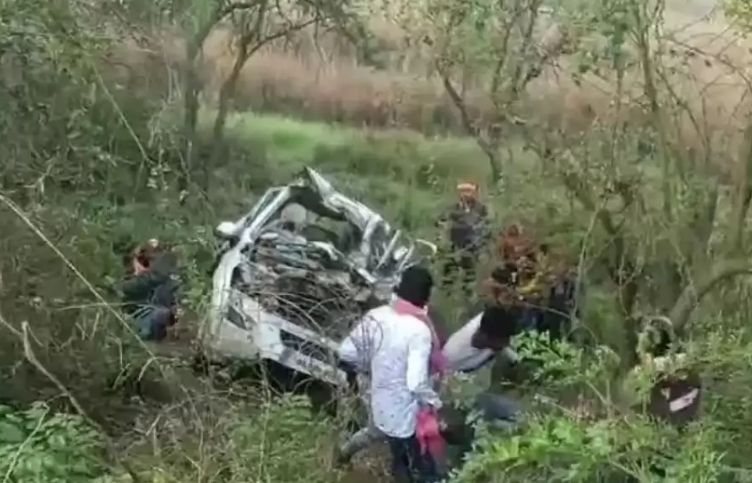 Bihar: Terrible road accident in Khagaria, collision between car and tractor, 7 people died