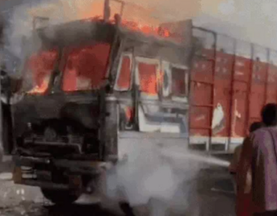 Truck caught fire in khanna driver died alive