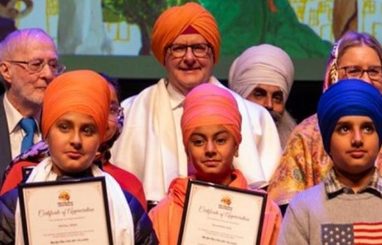 Australian PM Anthony celebrated Baisakhi with Sikhs, wearing turban on his head...