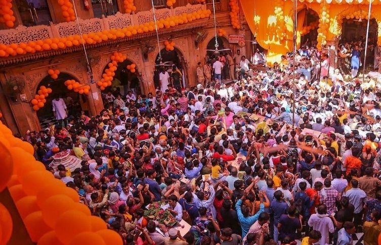The death of a devotee who came to visit the Banke Bihari temple...