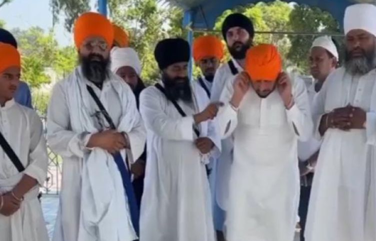 Mutt Sherowala, who posted an objectionable post about Guru Sahib, apologized holding his ear