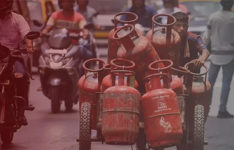 Relief to the common man on the first day of April, LPG cylinder became cheaper...