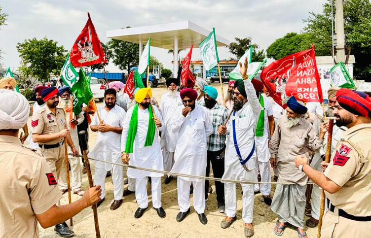 Farmers opposed Hans Raj Hans in Dharamkot