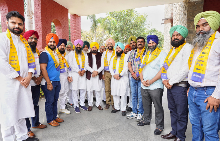 Shiromani Akali Dal's Chandigarh Lok Sabha Candidate Hardeep Singh Butrela Joins AAP