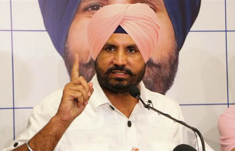 Wayaring Rajesh Raja Waring tightened his grip on Surjit Kaur
